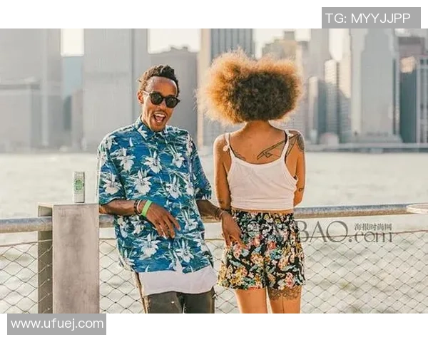 墙上贴足球明星标志打造个性空间让家居充满运动气息与热情活力